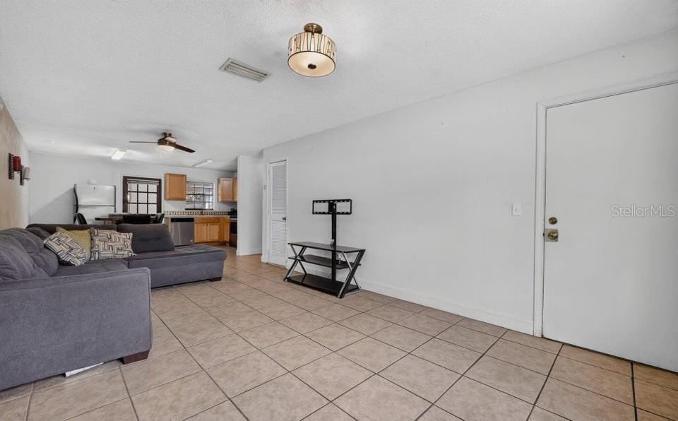 Photo 4 of 912 Royal Oak Ct, Holly Hill, FL 32117