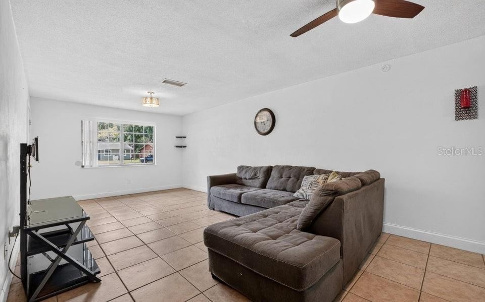 Photo 5 of 912 Royal Oak Ct, Holly Hill, FL 32117