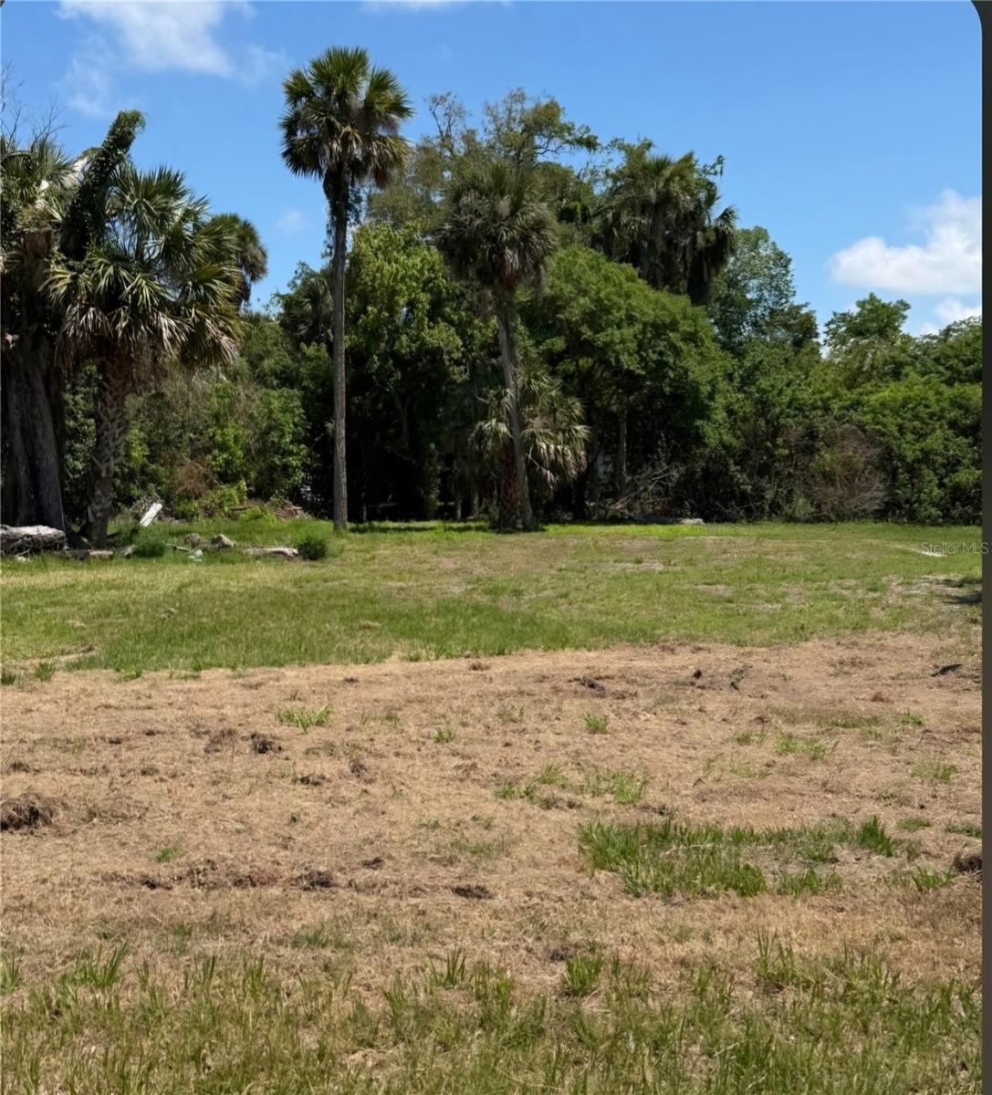 Photo 4 of 535 Oak St, Daytona Beach, FL 32114