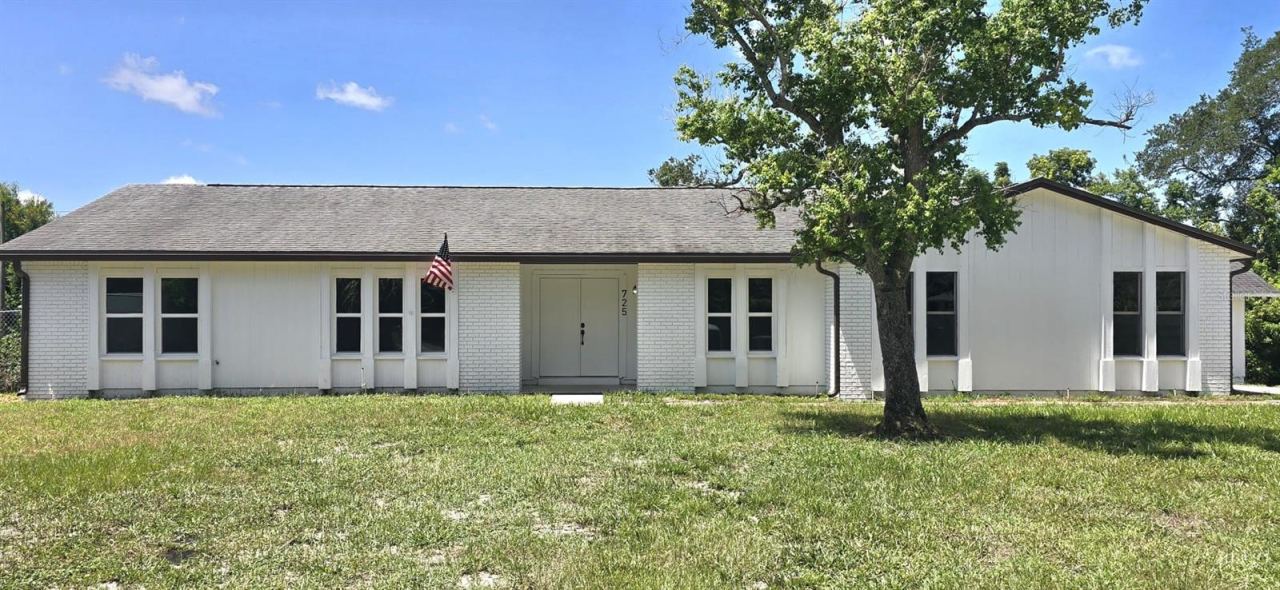 Photo 4 of 725 Tulip Ct, Deltona, FL 32725