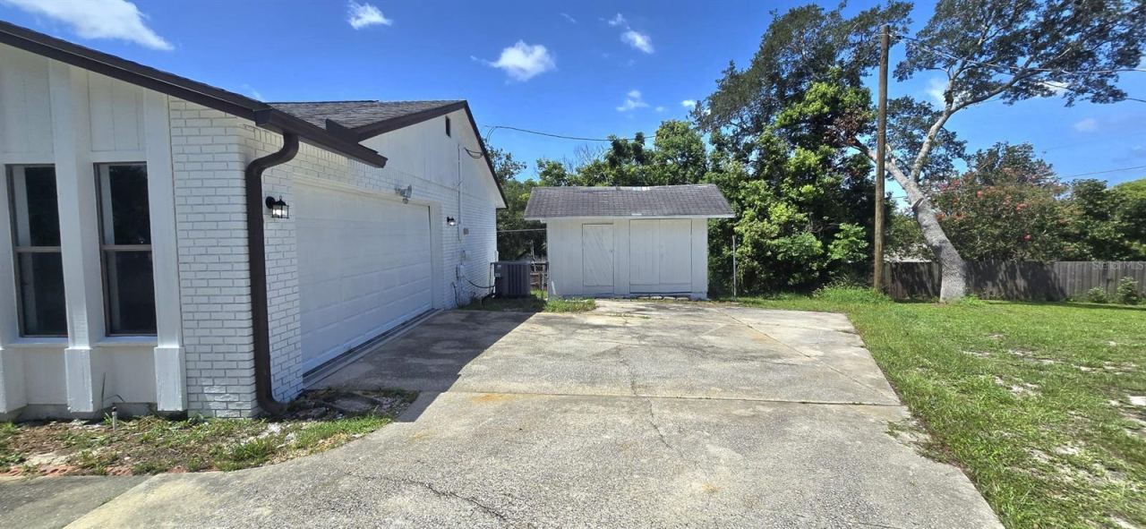 Photo 5 of 725 Tulip Ct, Deltona, FL 32725