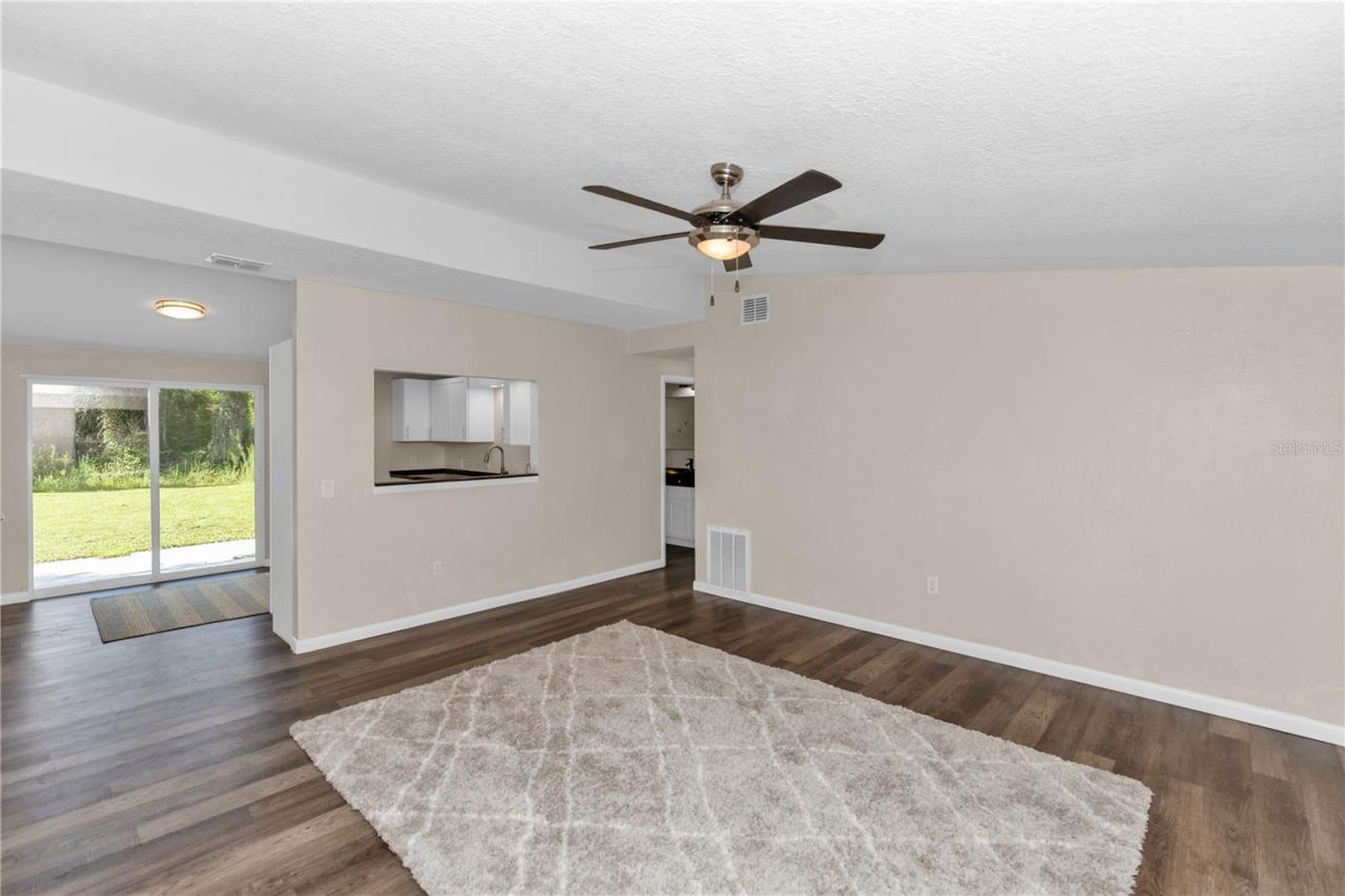 Photo 5 of 247 Toms Rd, Debary, FL 32713