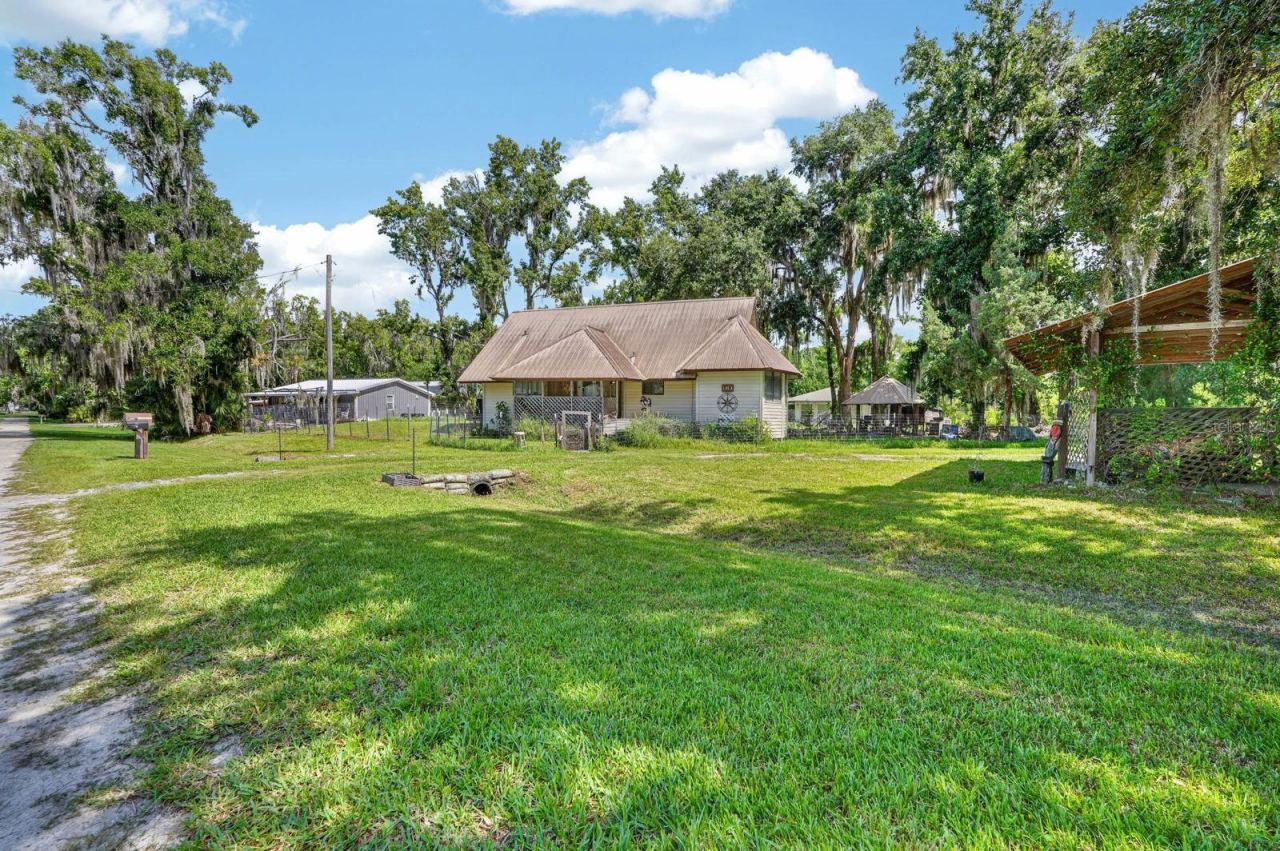 Photo 4 of 110 W Palm Ave, Crescent City, FL 32112