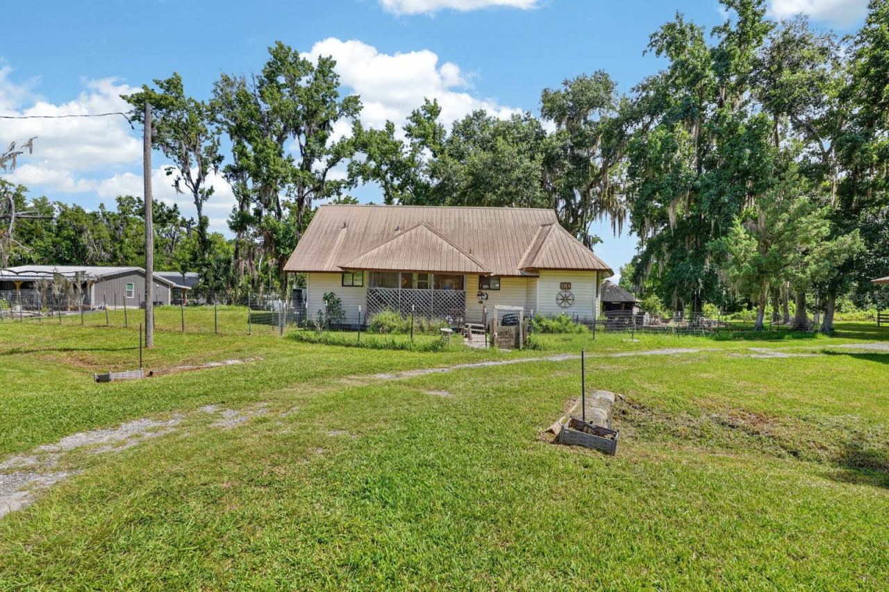 Photo 5 of 110 W Palm Ave, Crescent City, FL 32112