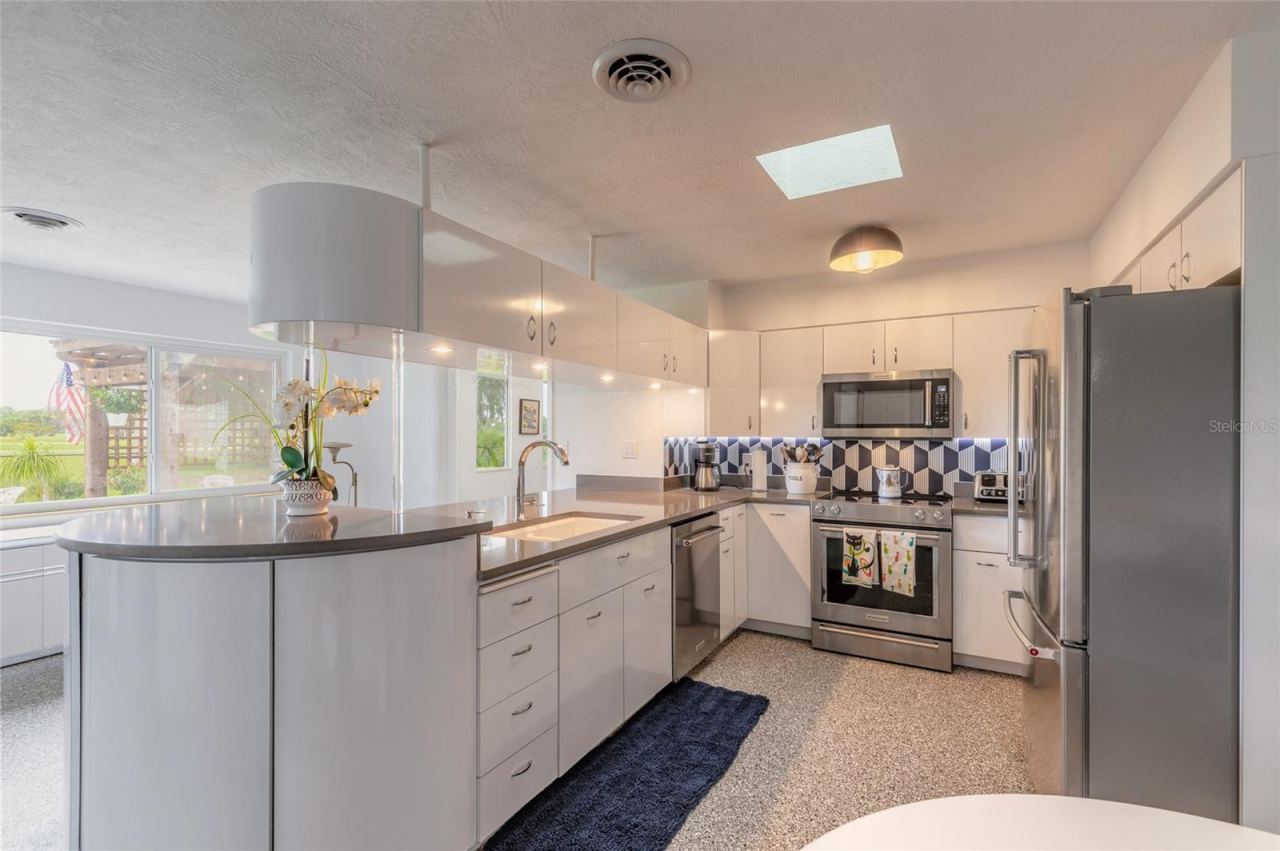 Photo 4 of 801 Fairway Dr, New Smyrna Beach, FL 32168