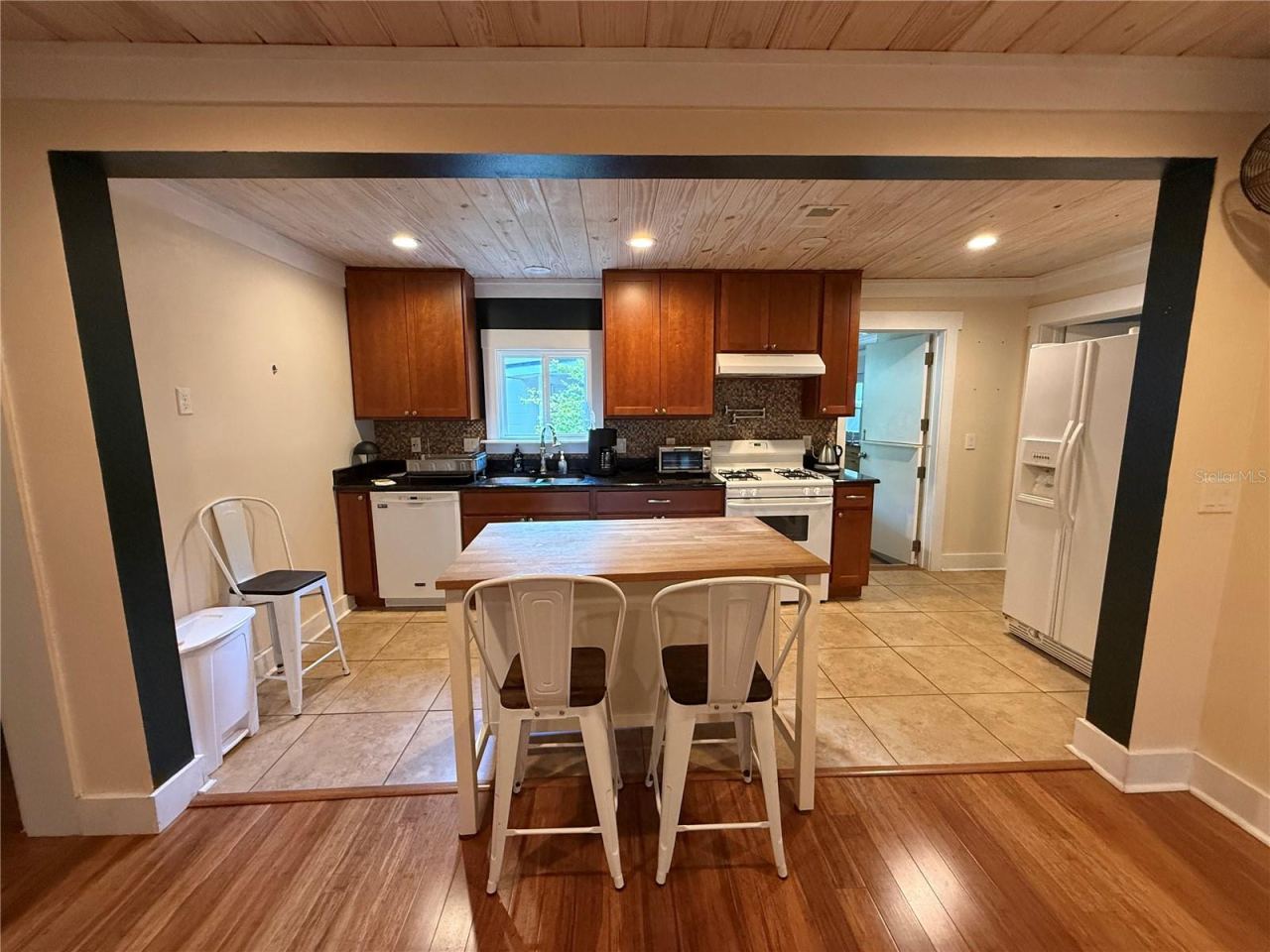 Photo 4 of 301 E Kentucky Ave, Deland, FL 32724