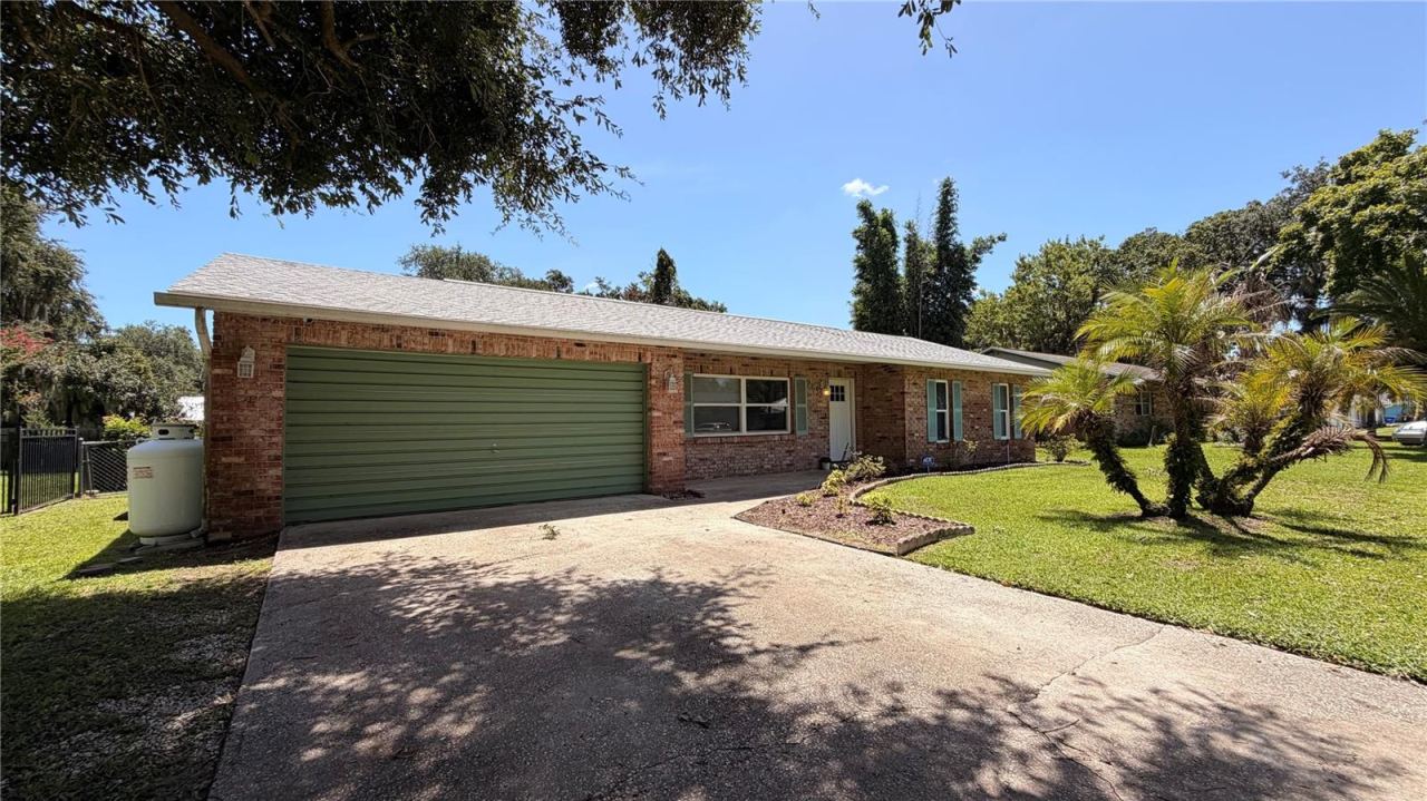 Photo 4 of 2513 Orange Tree Dr, Edgewater, FL 32141