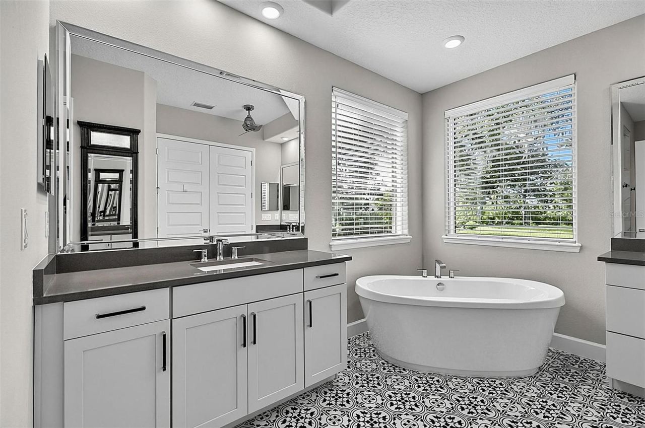 Photo 4 of 38 New Leatherwood Dr, Palm Coast, FL 32137