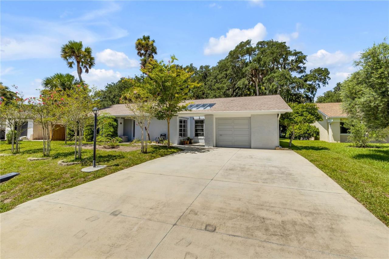 Photo 2 of 19 Crompton Pl, Palm Coast, FL 32137