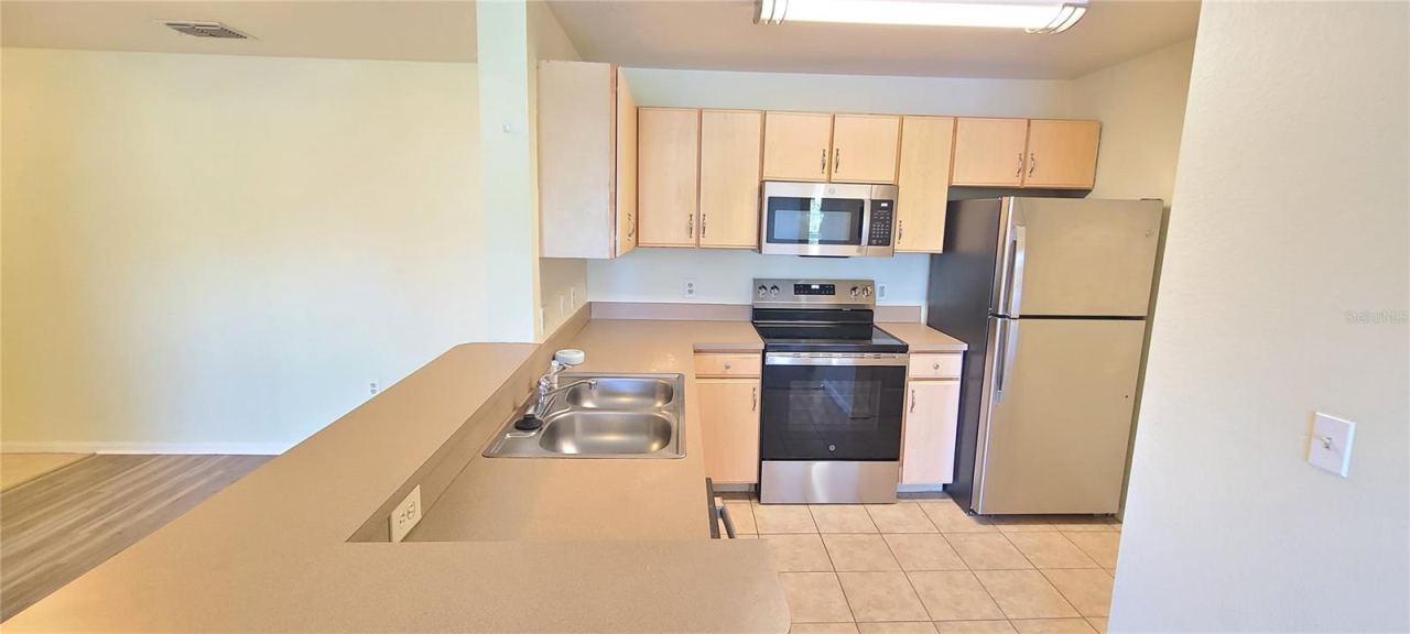 Photo 5 of 940 Village Trl #4-202, Port Orange, FL 32127