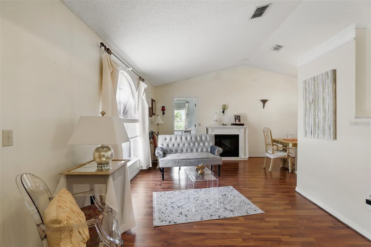 Photo 4 of 417 Jeffers St, Deltona, FL 32725