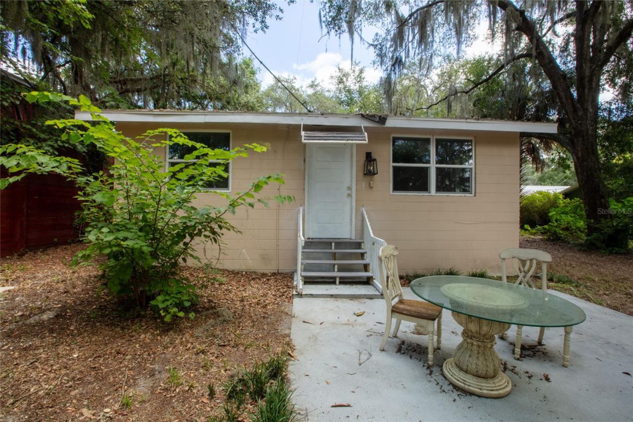 Photo 4 of 111 2nd St, Melrose, FL 32666