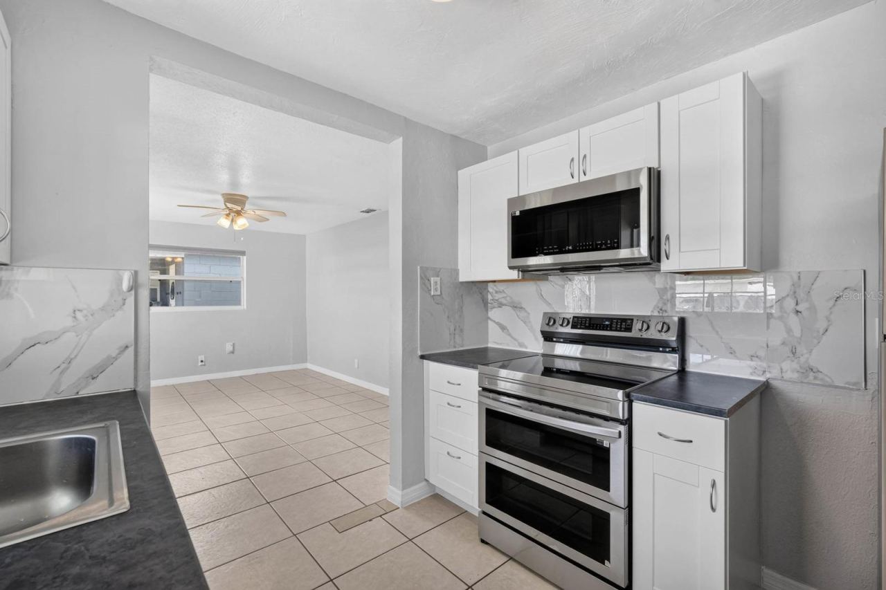 Photo 4 of 736 S Caroline St, Daytona Beach, FL 32114