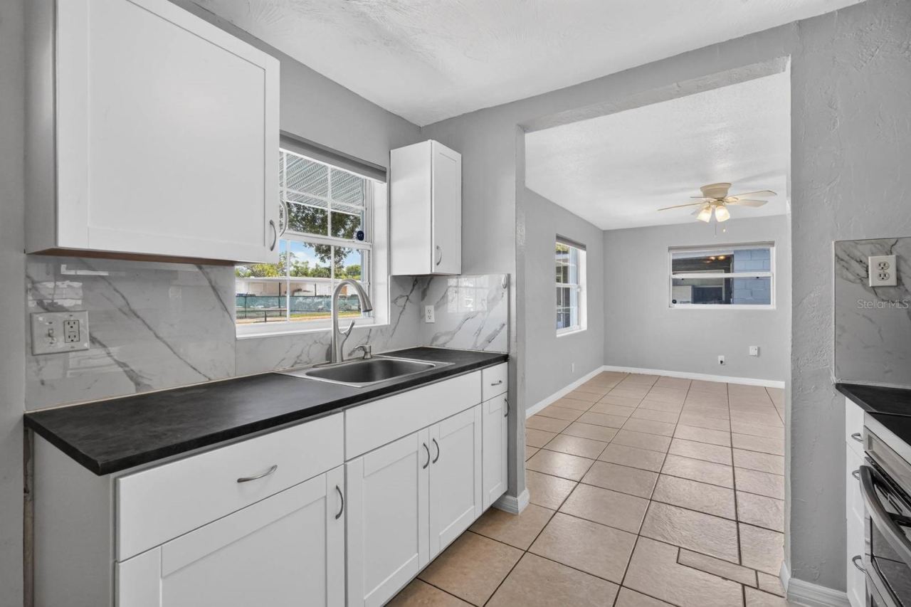 Photo 5 of 736 S Caroline St, Daytona Beach, FL 32114
