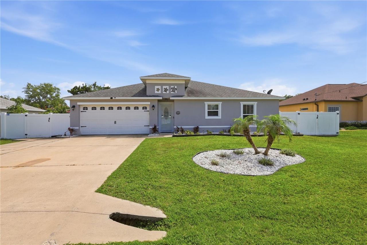 Photo 2 of 36 Royal Palm Ln, Palm Coast, FL 32164