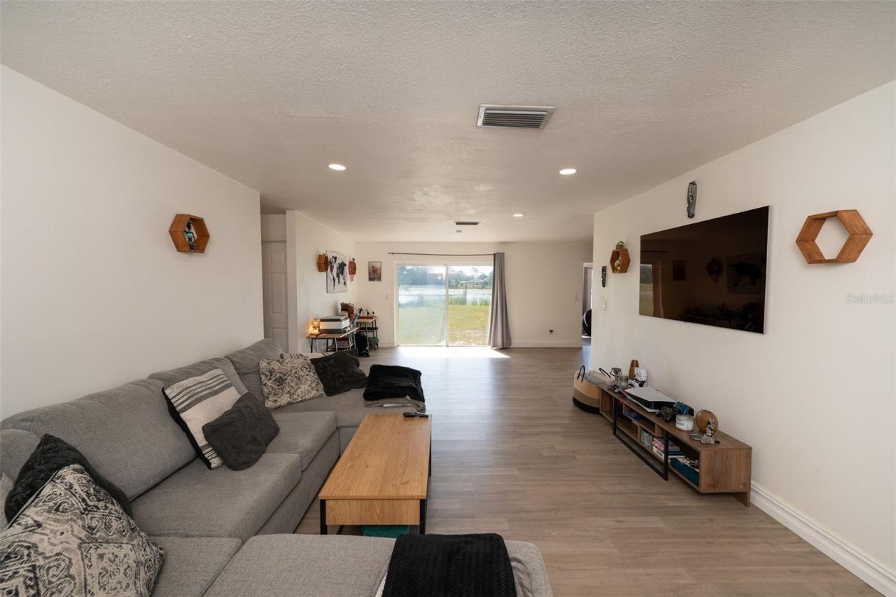 Photo 4 of 2131 Hainlin Ct, Deltona, FL 32738