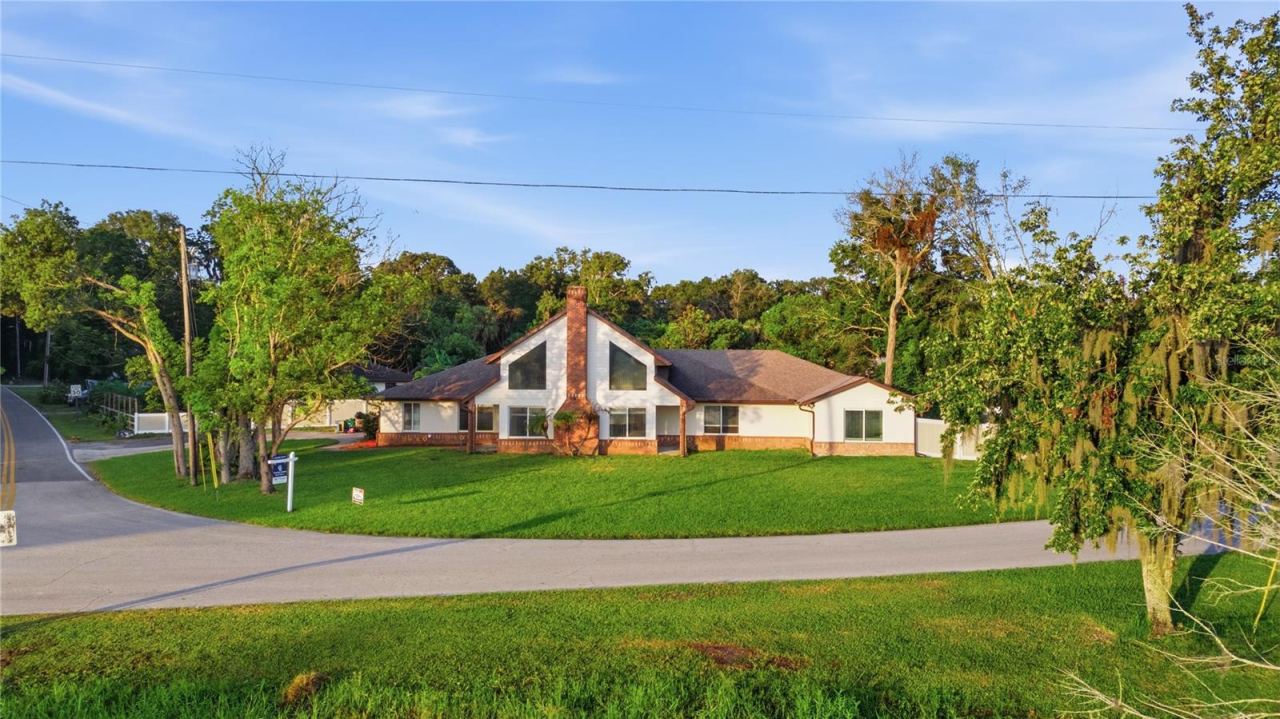Photo 4 of 212 Pleasant St, Lake Helen, FL 32744