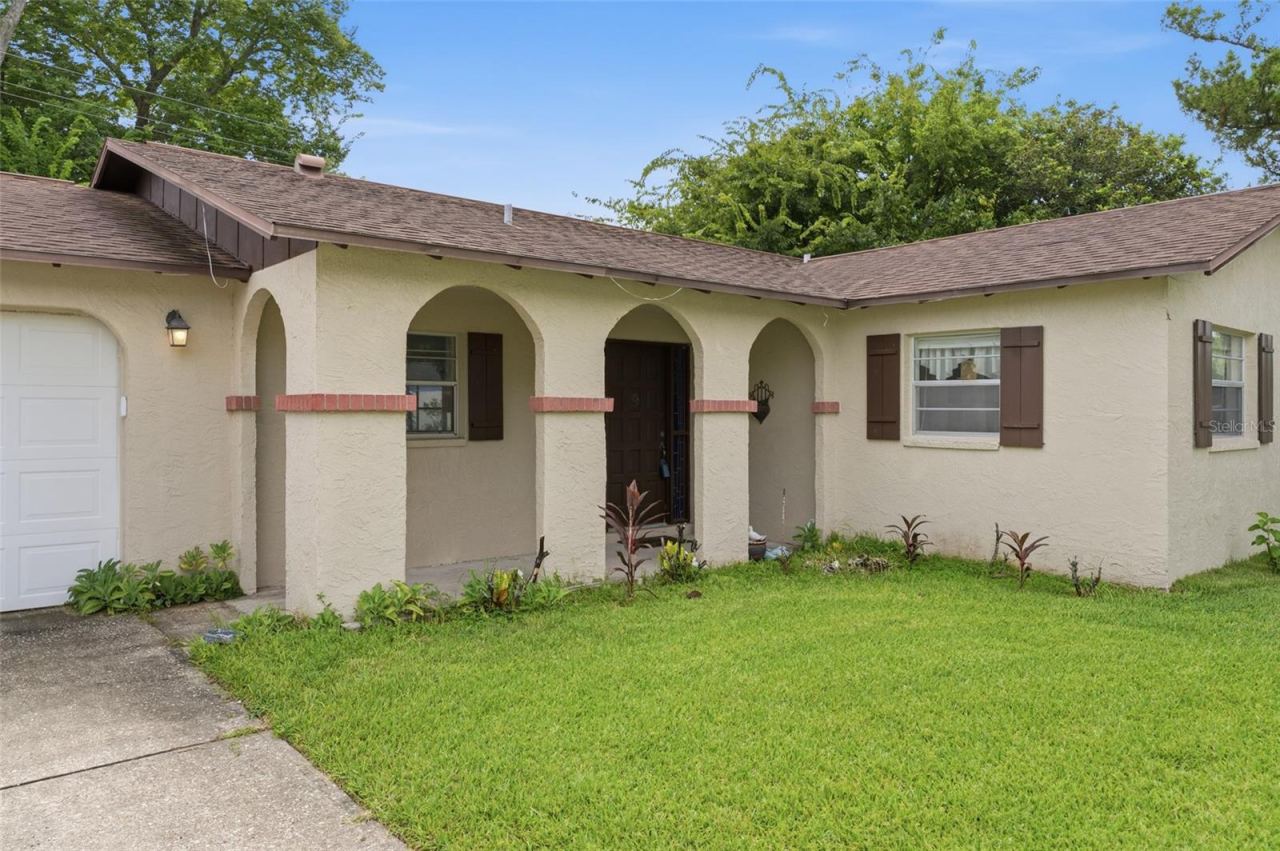 Photo 4 of 2021 Oriole Ln, South Daytona, FL 32119