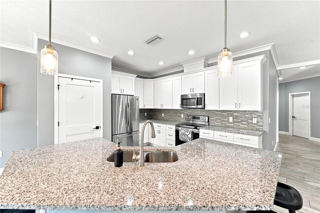 Photo 5 of 125 Longwood Dr, Osteen, FL 32764