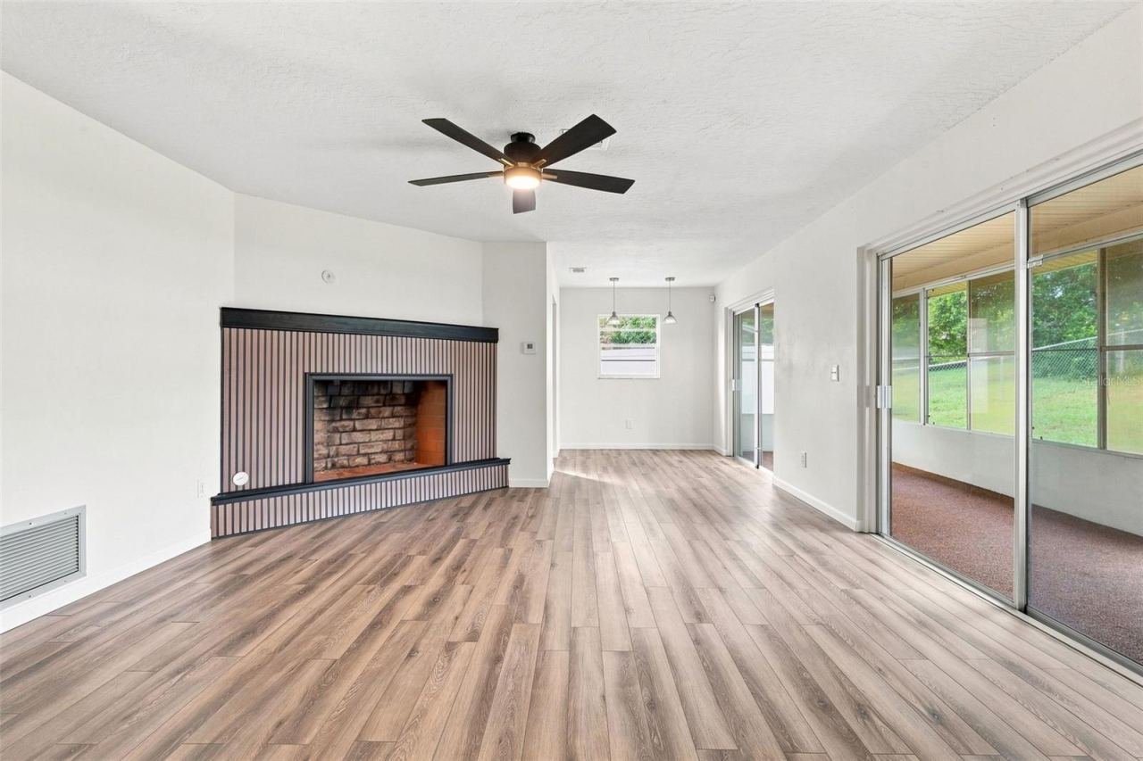 Photo 5 of 1441 Ne Old Mill Dr, Deltona, FL 32725