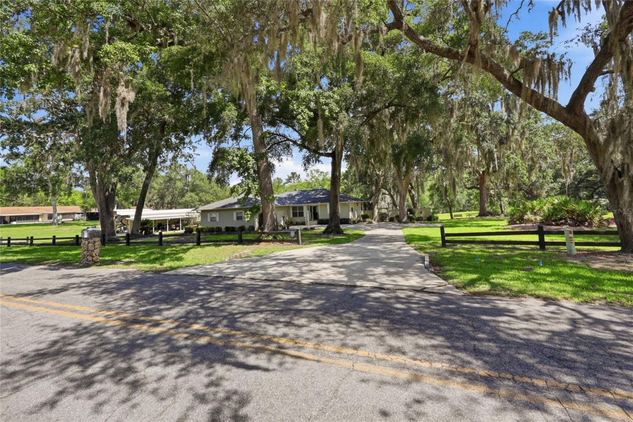 Photo 5 of 561 Se 28th St, Melrose, FL 32666