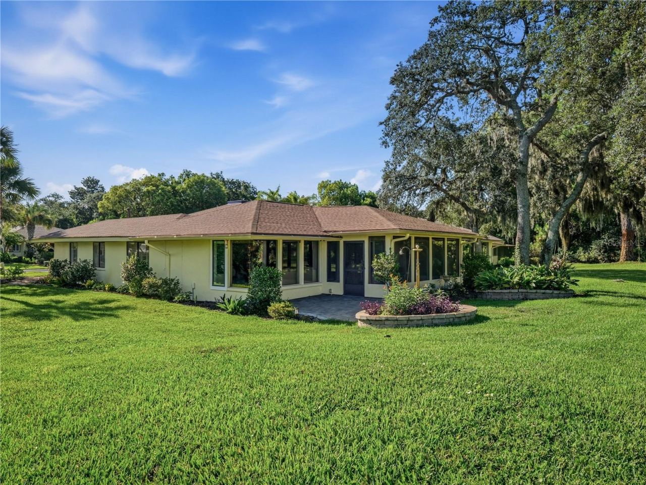 Photo 4 of 214 Canterbury Cir, New Smyrna Beach, FL 32168
