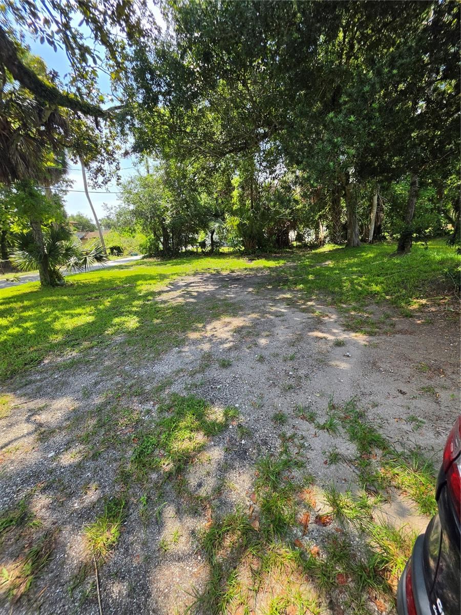 Photo 5 of 547 Live Oak Ave, Daytona Beach, FL 32114