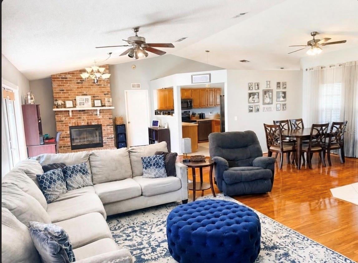 Photo 4 of 561 Astoria Dr, Deland, FL 32724