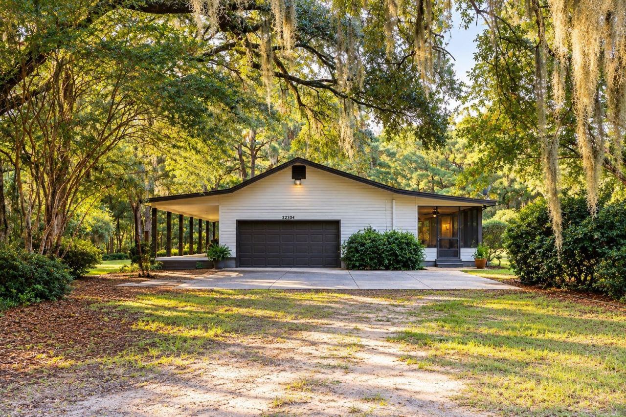 Photo 2 of 22304 Ne 35th Ave, Melrose, FL 32666