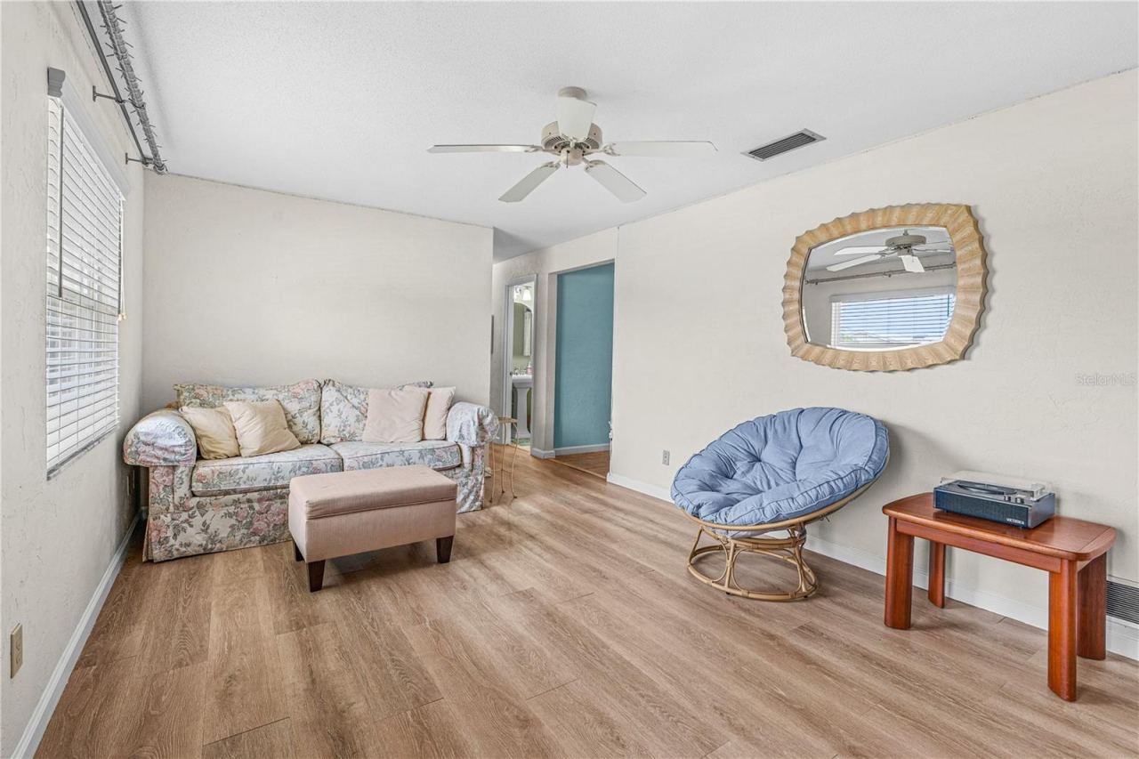 Photo 4 of 2955 Carriage Dr, South Daytona, FL 32119