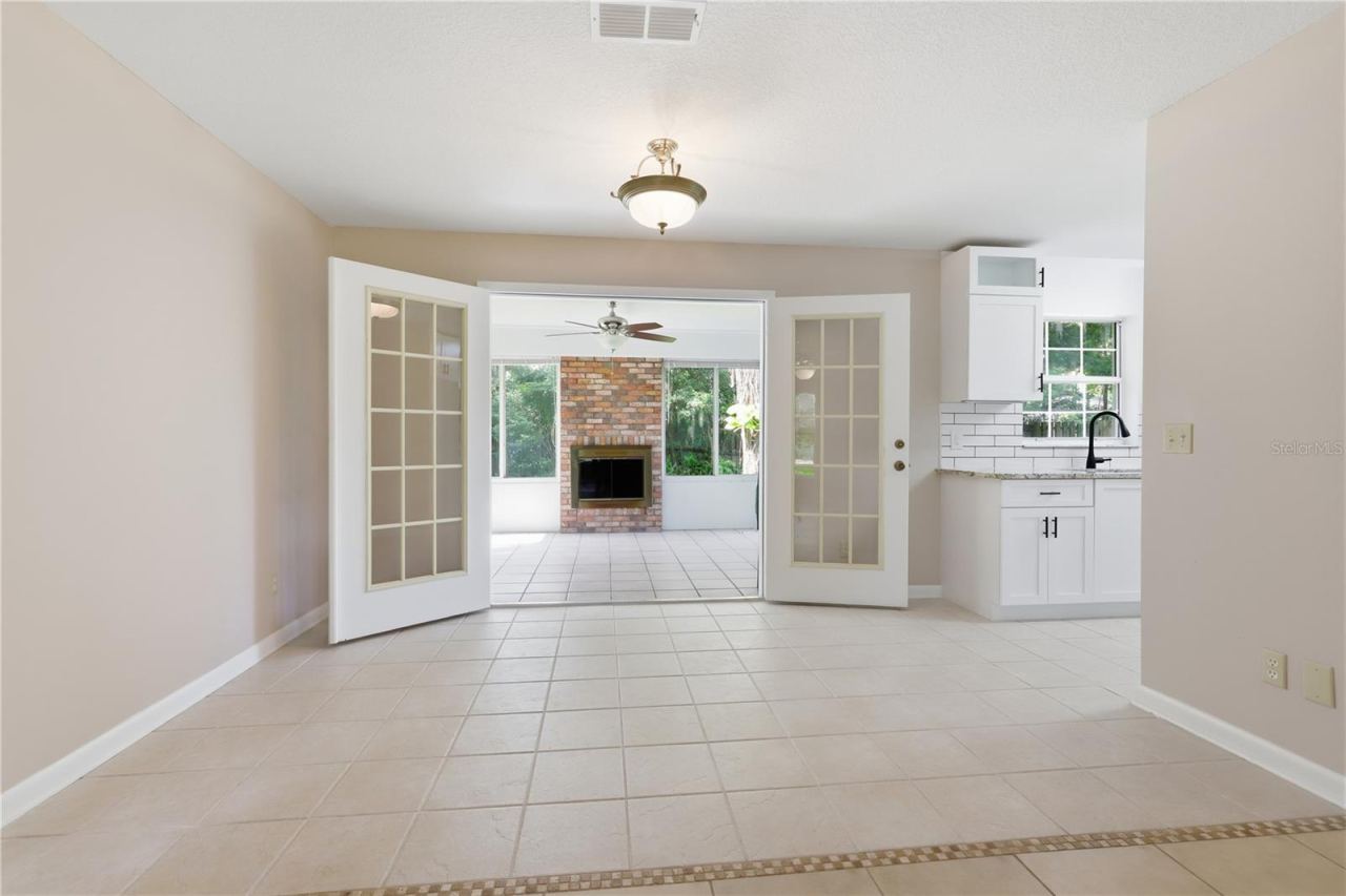 Photo 4 of 2020 Lemon St, Deland, FL 32720
