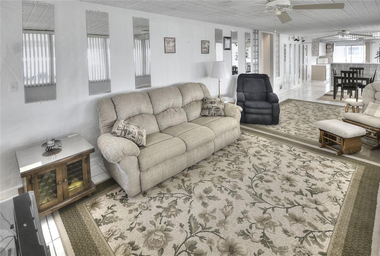 Photo 4 of 187 E Ariel Rd, Oak Hill, FL 32759