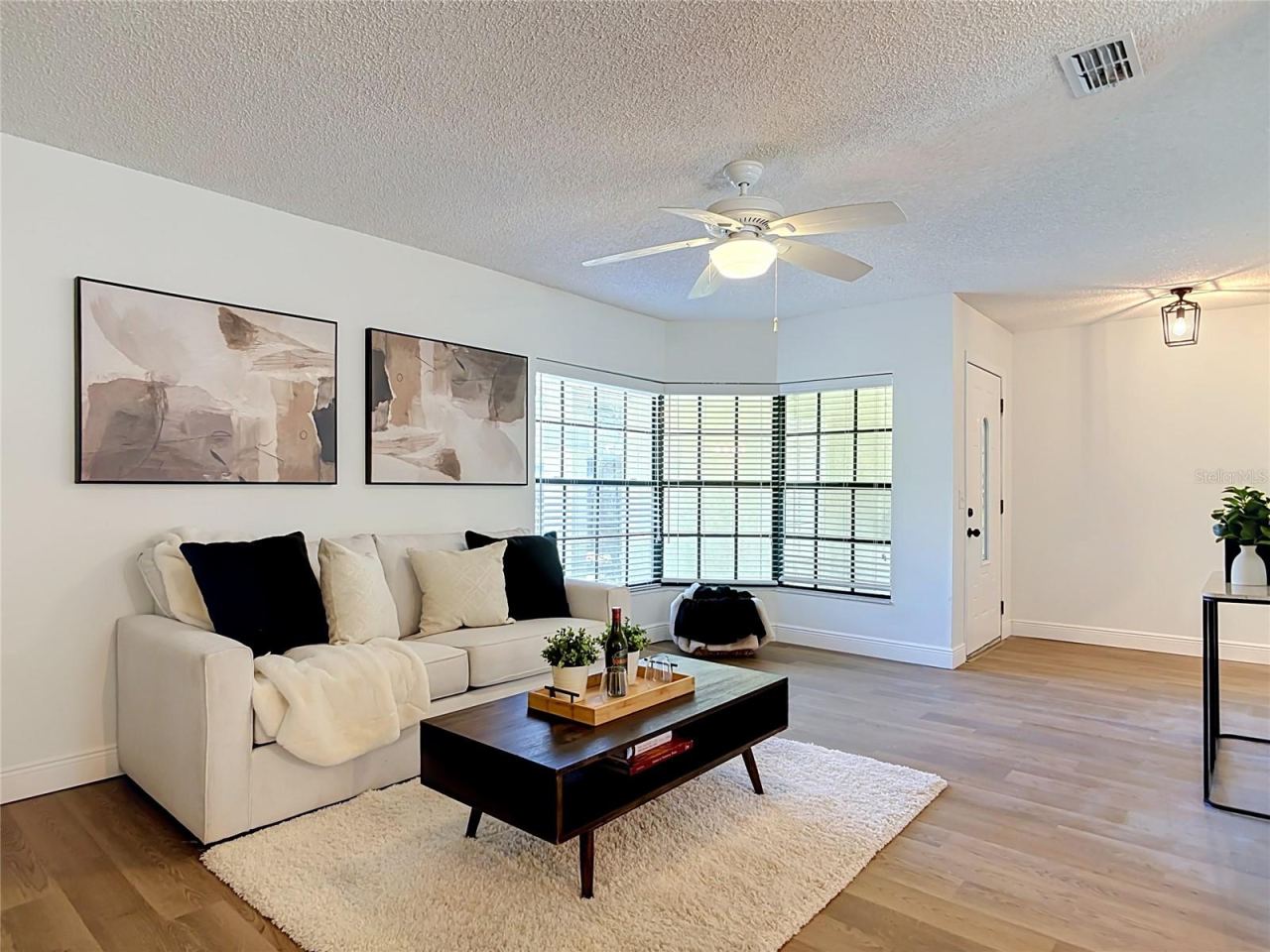 Photo 5 of 3208 Lake Helen Osteen Rd, Deltona, FL 32738