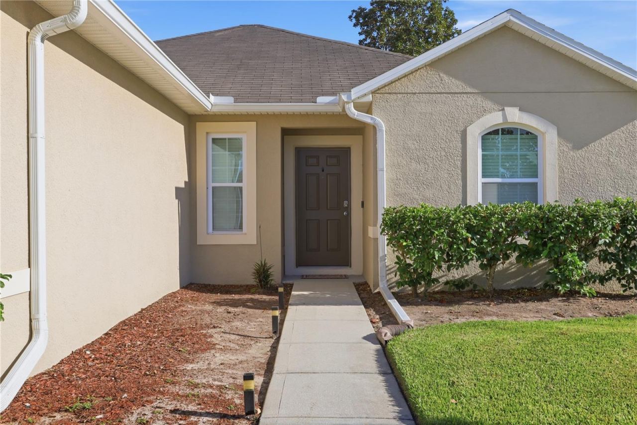 Photo 4 of 802 Grand Park Ct, Deland, FL 32724