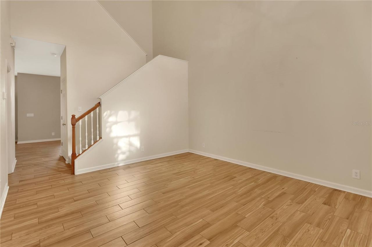 Photo 5 of 204 Woodhouse Ln, Deland, FL 32724