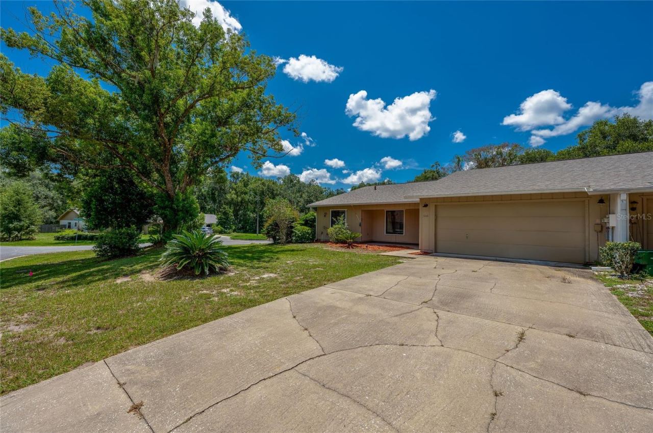 Photo 4 of 1040 W Village Green Rd, Deland, FL 32720