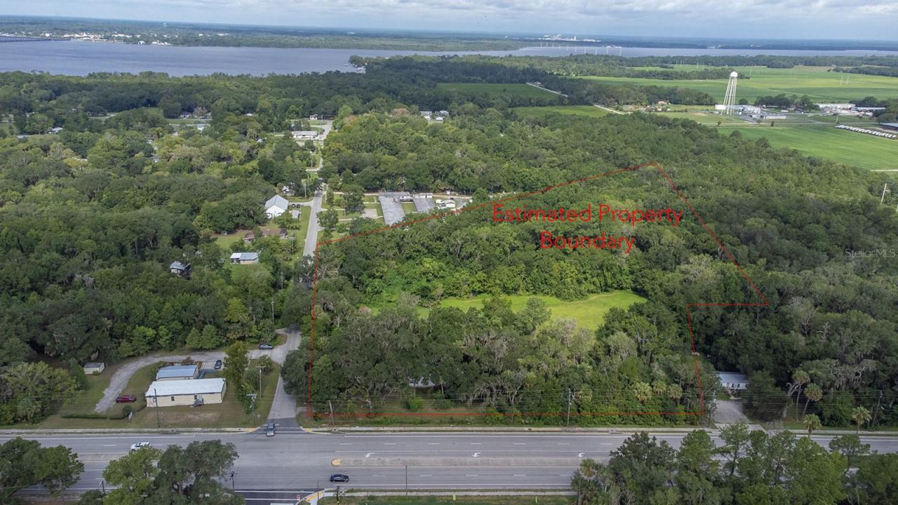 Photo 5 of 104 W Louis Broer Rd, East Palatka, FL 32131