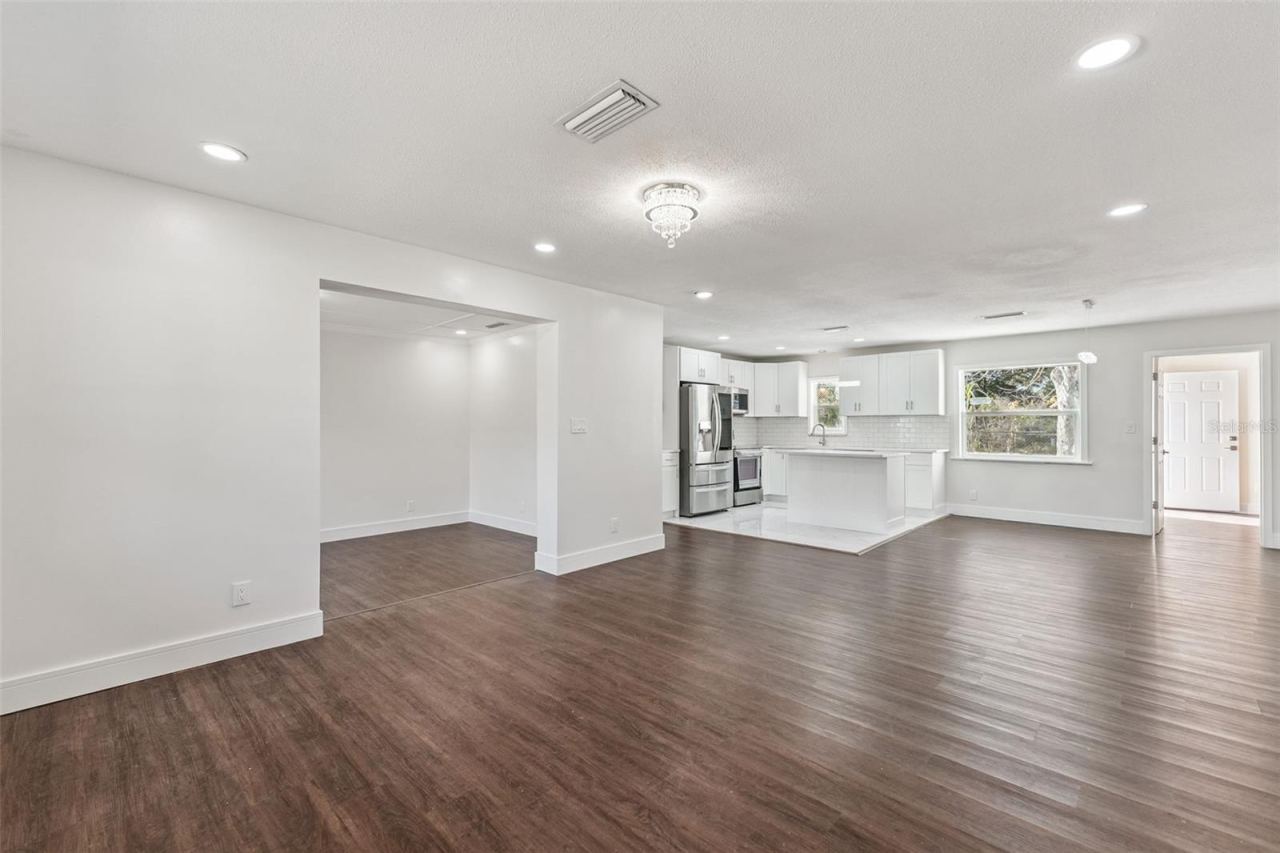 Photo 5 of 1070 N Libby Ct, Daytona Beach, FL 32117