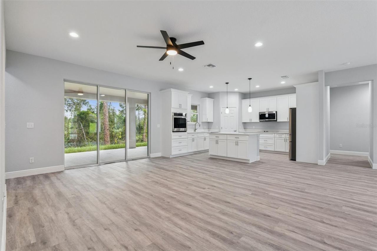 Photo 5 of 2043 Watersedge Dr, Deltona, FL 32738