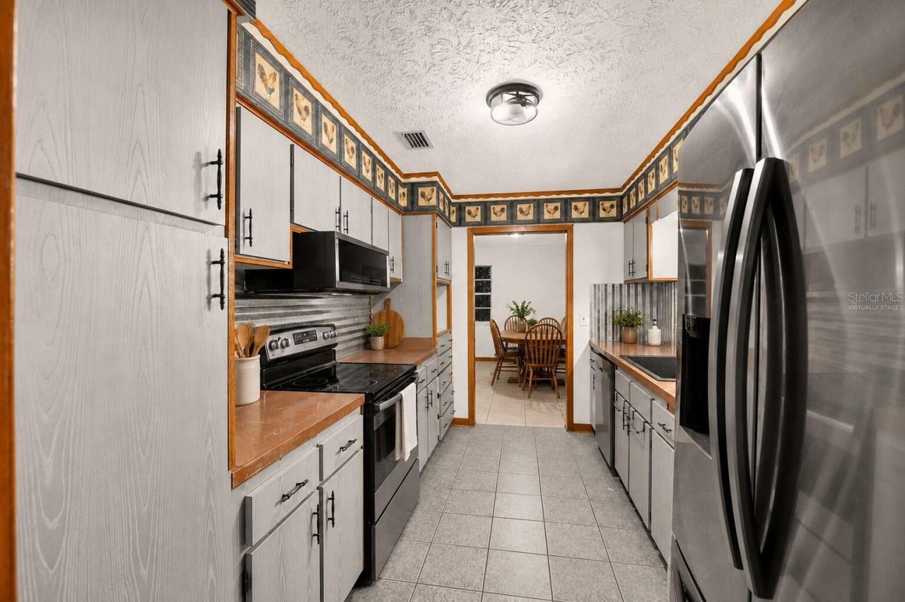 Photo 4 of 101 Allen Dr, Palatka, FL 32177