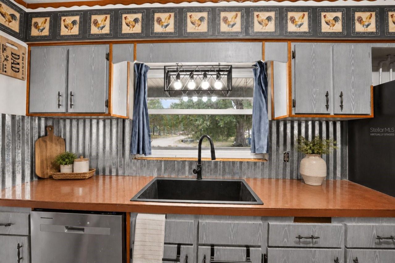 Photo 5 of 101 Allen Dr, Palatka, FL 32177
