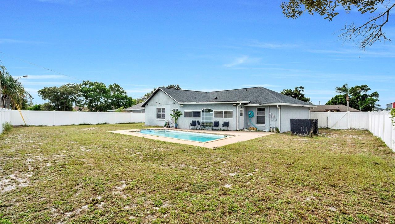 Photo 4 of 1160 Manitoba St, Deltona, FL 32725
