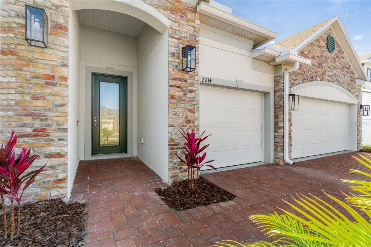 Photo 4 of 2214 Elegant Manor Cir, Edgewater, FL 32141