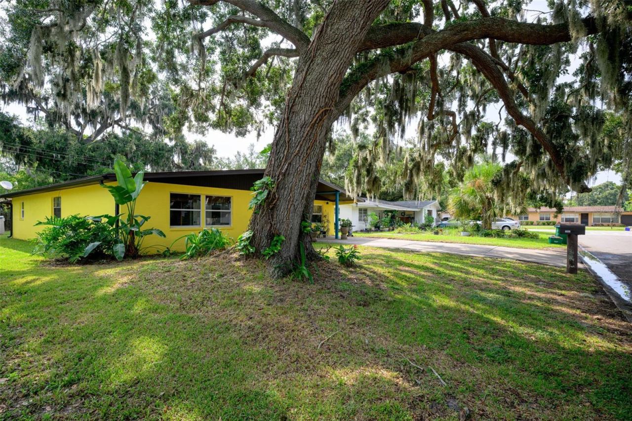 Photo 4 of 1003 Cherokee Ranch Rd, Holly Hill, FL 32117
