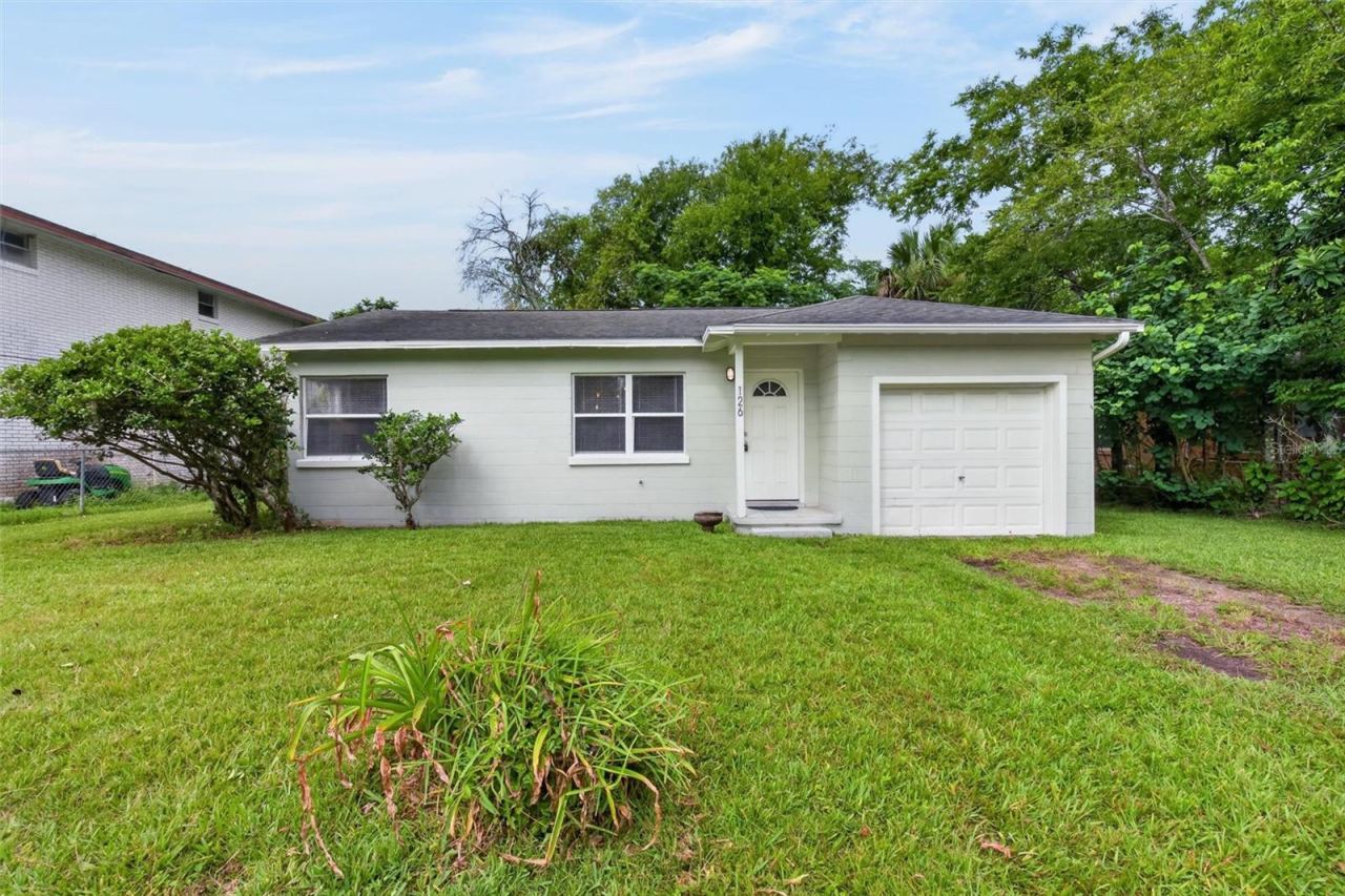 Photo 4 of 126 Harney St, Daytona Beach, FL 32114