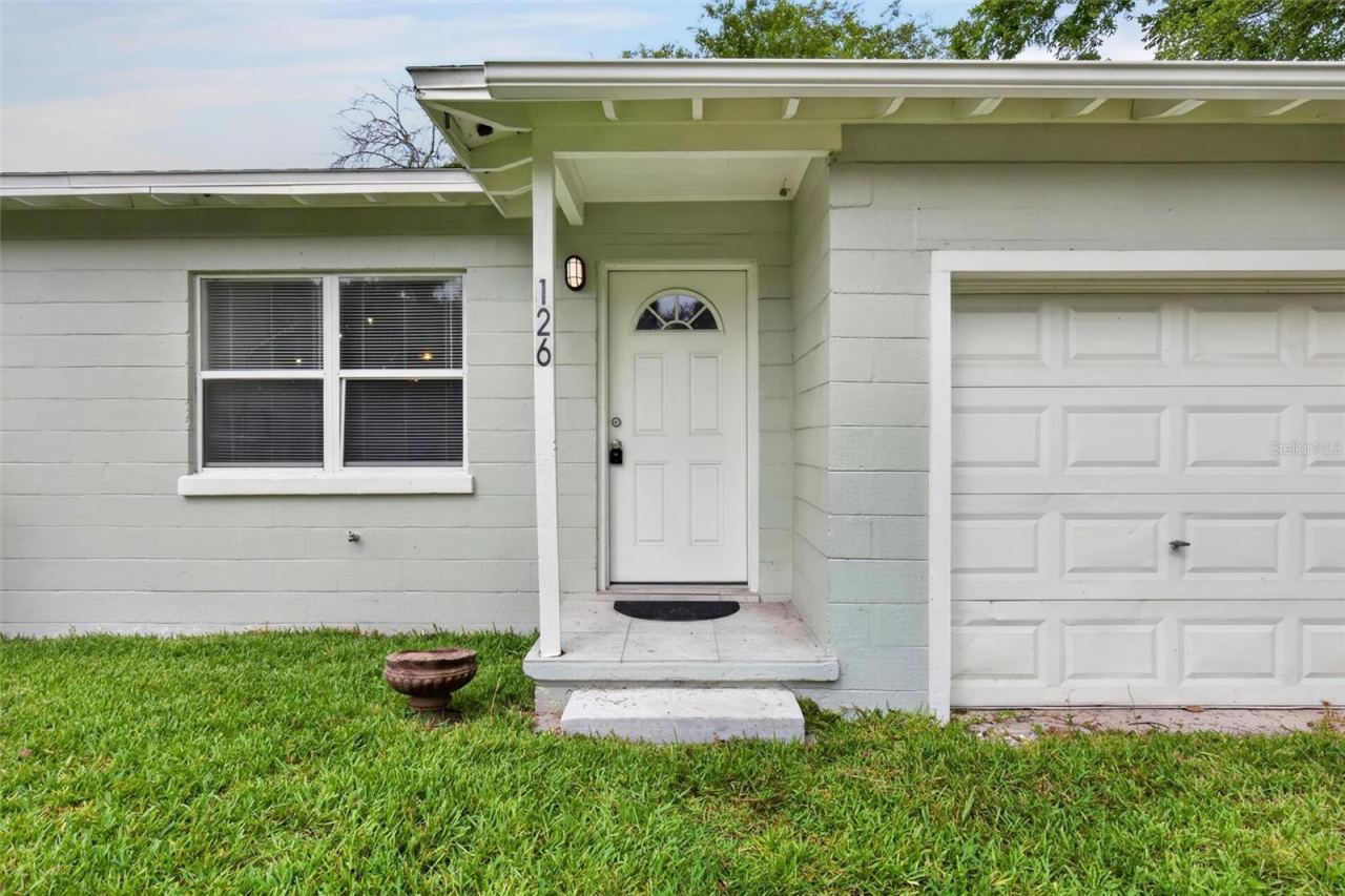 Photo 5 of 126 Harney St, Daytona Beach, FL 32114