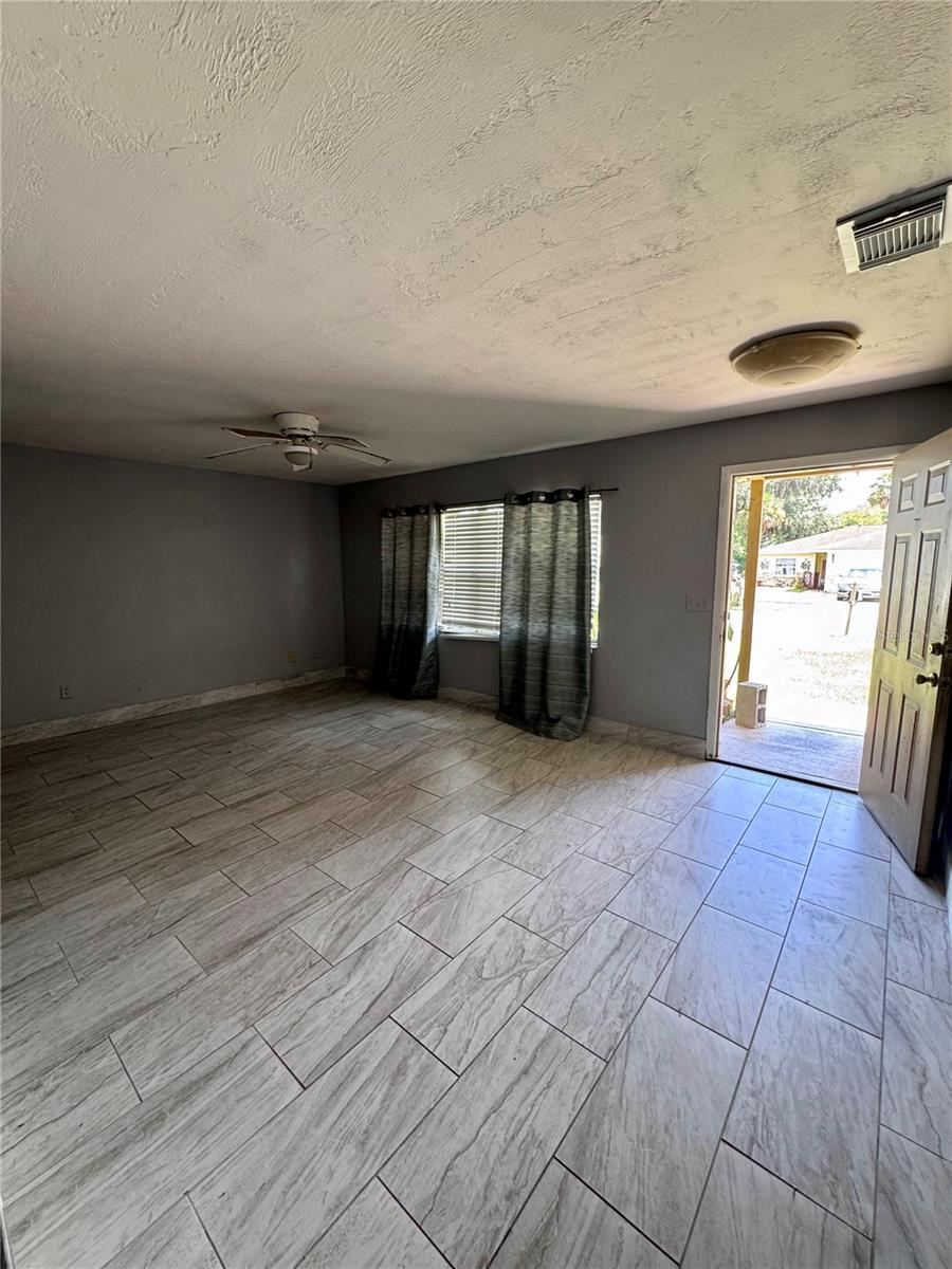 Photo 4 of 920 Boulder Dr, South Daytona, FL 32119