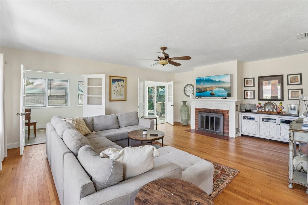 Photo 4 of 300 Revilo Blvd, Daytona Beach, FL 32118