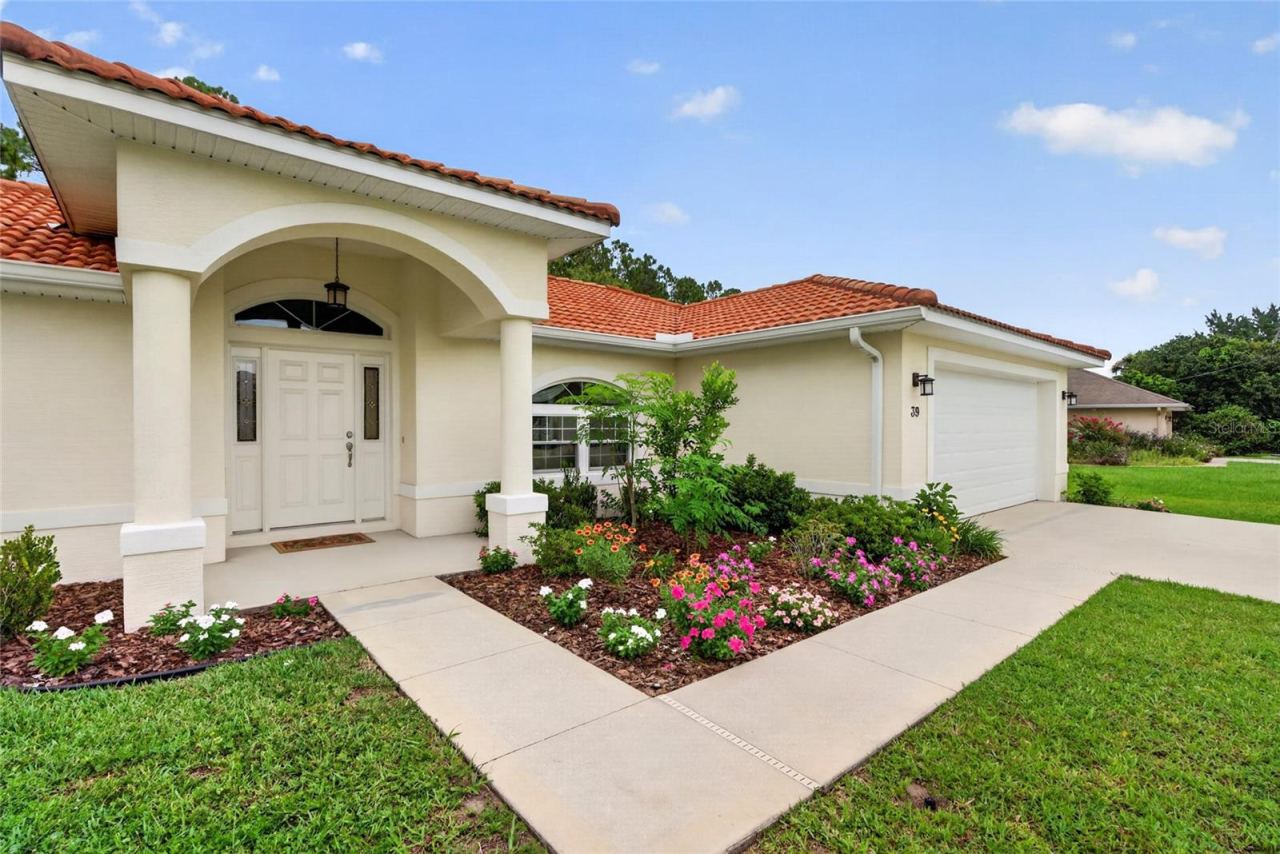 Photo 2 of 39 White House Dr, Palm Coast, FL 32164