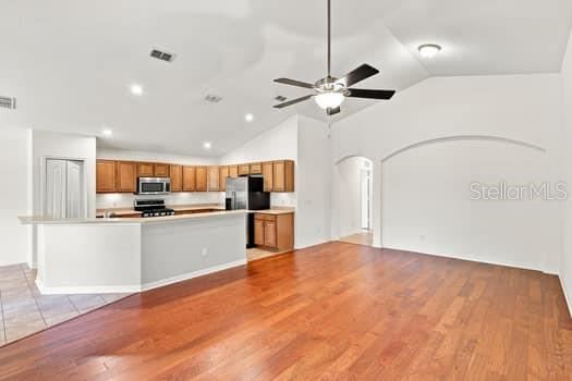 Photo 4 of 515 E Victoria Trails Blvd, Deland, FL 32724